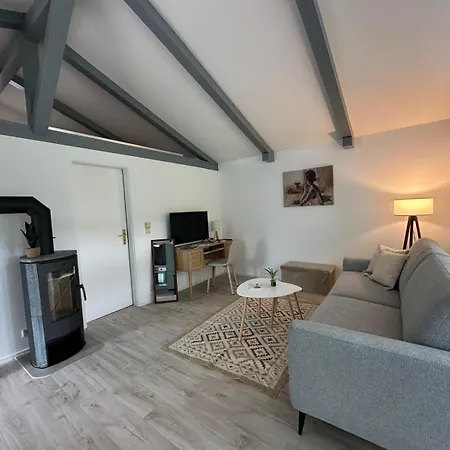 Salus Living - Haus-parkplatz-kamin-mosel *