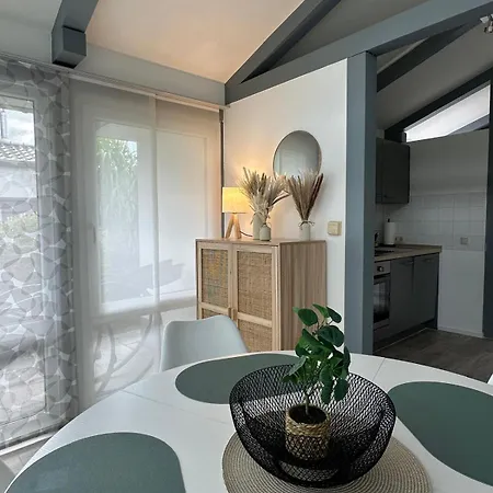 Salus Living - Haus-parkplatz-kamin-mosel 科布倫茨