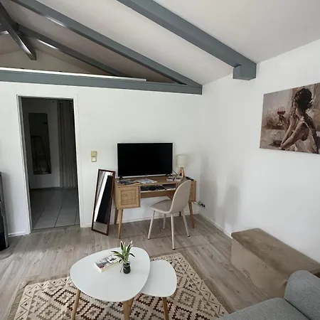Salus Living - Haus-parkplatz-kamin-mosel